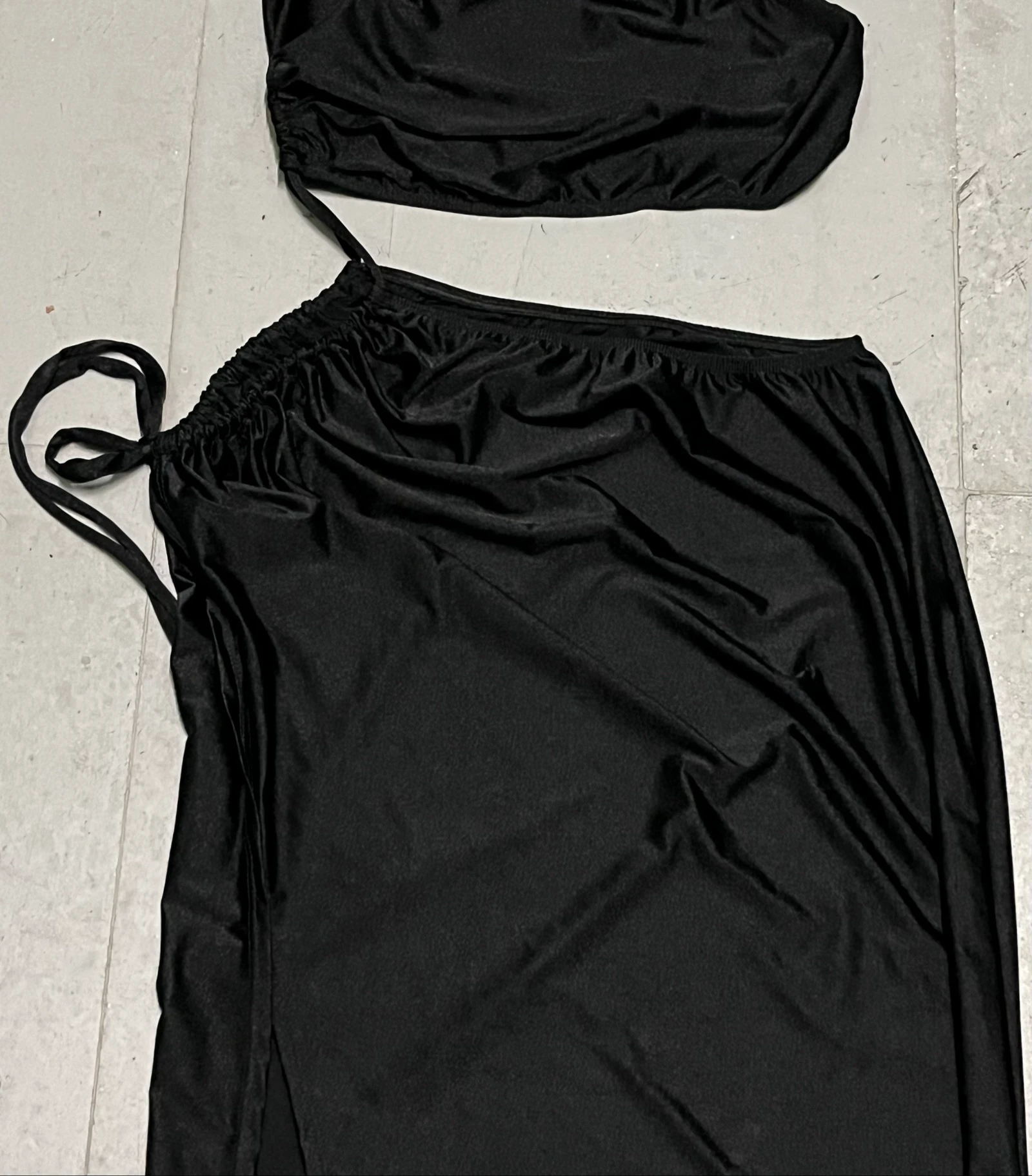 Vestido largo negro abierto  – photo 2